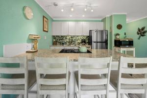 Oceanfront with AirCon-Hear the waves-Amazing Views-WIFI