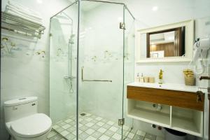 Phòng gia đình có ban công (Family Room with Balcony)