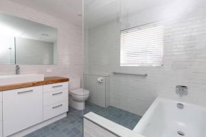 Luxe Oceanfront Penthouse! Yambas best Suncrest 5