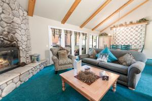 Bear Mountain Escape - Isolated mountain escape while remaining incredibly close to activities!
