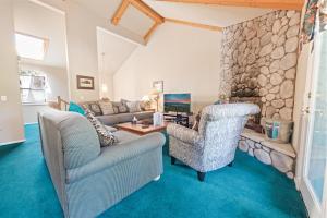 Bear Mountain Escape - Isolated mountain escape while remaining incredibly close to activities!