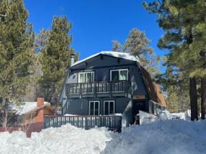 Bear PAC Hideout - Walk to Alpine Slide and only minuetes to The Village! Billiards and foosball!