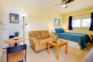 Henderson Studio with Patio Close to Parks and Trails