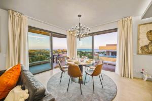 Luxury 3-Bed Penthouse with Ocean Views, Terrace & Pool