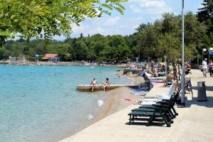 Apartments by the sea Njivice, Krk - 21323 