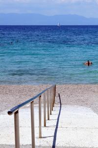 Apartments with parking space Njivice, Krk - 20542