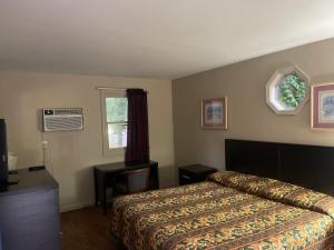 Standard King Room room in Pennswoods Inn