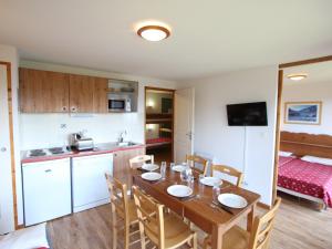 Appartements Appartement Chamrousse, 3 pieces, 6 personnes - FR-1-549-127 : photos des chambres