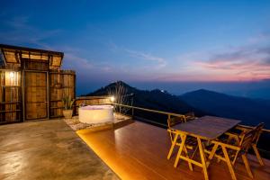 CLIFF VERANDAH @ DOI LAN