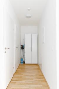 Whats-App Self-Check-IN - 1BR Apartment, near airport,15 min to Center