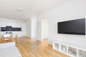 Whats-App Self-Check-IN - 1BR Apartment, near airport,15 min to Center