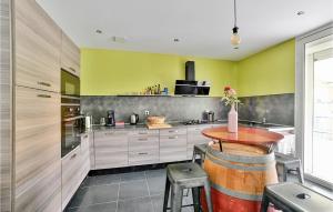 Maisons de vacances Awesome Home In Villes-sur-auzon With Wifi And 2 Bedrooms 2 : photos des chambres