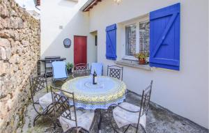 Maisons de vacances Awesome Home In Lamastre With Wifi And 2 Bedrooms : photos des chambres