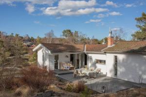 Spectacular lake plot, Stockholm archipelago