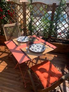 Sejours chez l'habitant Studio Oustaou acces piscine : photos des chambres