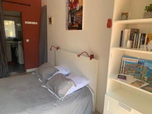 Sejours chez l'habitant Studio Oustaou acces piscine : photos des chambres