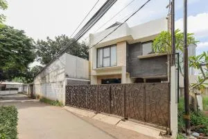 RedDoorz Syariah near Green Park Jatiwarna - 贝克西