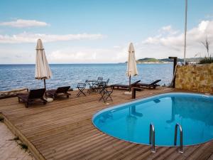 Seashore Stream Suites