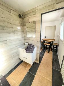 Appartements Le Petit Valexiane Piscine & Jardin : photos des chambres