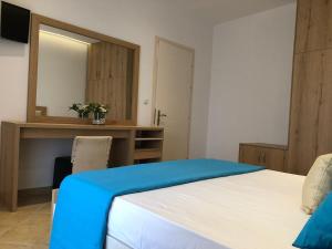 Theona Apartments