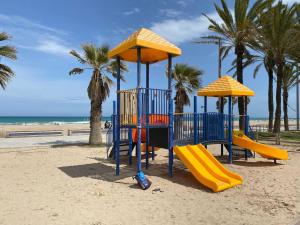 Lujoso apartamento Playa San Juan