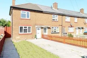 Bristol House FREE Parking & Airport & M1 & Contractor - Houghton Regis