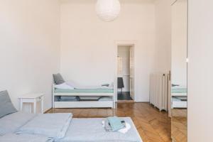 Sunny, Airy, Artsy & Authentic Loft with Balcony