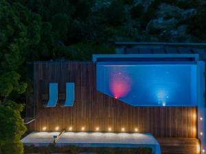 Luxury Apartments Villa Ruzmarina with New heated Infinity Pool and Lounge Area