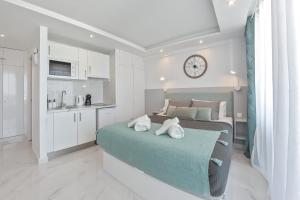 Modern Studio with a Sea View and Pool Access Ponderosa 801