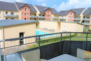 Appart'hotels Adonis Grandcamp - Residence Les Isles De Sola : Appartement 2 Chambres avec Balcon ou Terrasse (6 Personnes)