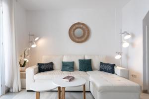 Dona Lola Micaela Beach front duplex apartment with open sea and beach views located between Marbella and Fuengirola - Costa del Sol - CS148