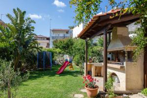 Beachfront Penelope Home with Private Jacuzzi, BBQ & Playground, Walk to Everything