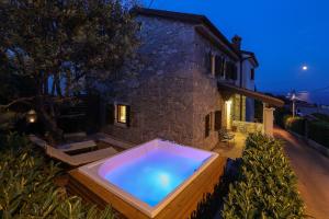 Villa Fani with Jacuzzi 