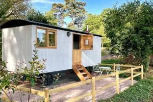 The Hereford Hut, Charming 1 bedroom Shepherds Hut - Aconbury