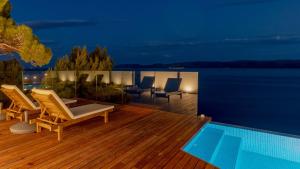 Luxury Apartments Villa Ruzmarina with New heated Infinity Pool and Lounge Area