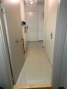 Appartements APPARTEMENT F4 Foret A86 A13 commerces a proximite, wifi : photos des chambres