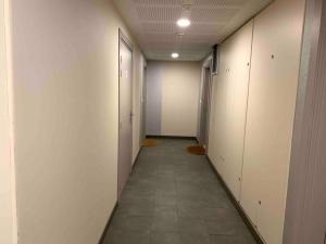 Appartements APPARTEMENT F4 Foret A86 A13 commerces a proximite, wifi : photos des chambres