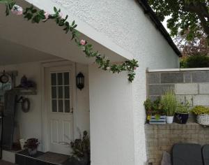 2 bedrooms sleeps 4 free wifi parking outdoor area