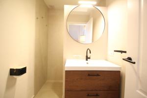 Del Parque Flats Monkey 1