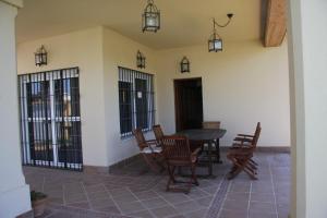 Moderno y amplio chalet, con piscina privada