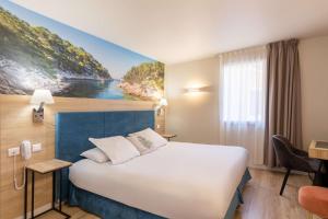Classic Queen Room room in Sure Hotel by Best Western Coeur De Cassis