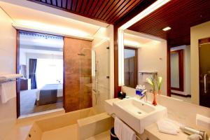 Phòng Loại Sang Giường Lớn (Deluxe King Room)