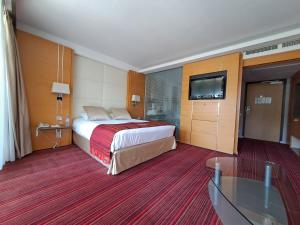 Prestige Double Room with Terrace and Sea View room in Hotel Le Churchill
