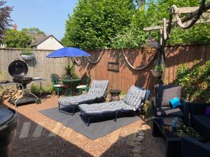 1 Bed Flat - Sleeps 4 - Garden - Parking - Wifi