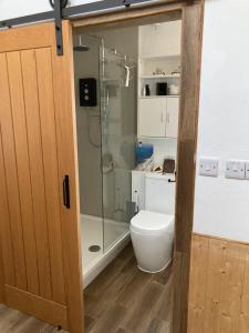 1 Bed Flat - Sleeps 4 - Garden - Parking - Wifi