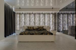 Grand Supreme Jacuzzi Apartment by LIUKSAI