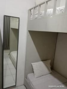 Phòng Tập Thể – Cả Nam Và Nữ (Dormitory Room - Mixed)