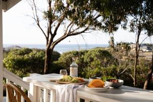 Sanbis Cabin - hidden boutique retreat, sea views