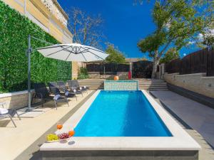 Villa Patrick-Luxury stone house in the center of Istria 