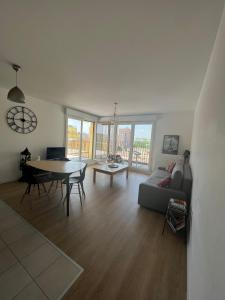 La Terrasse - big apartment & terrace 80m2 - metro 17 min from Paris